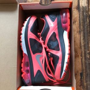 Nike shoes 👟 size 6.5